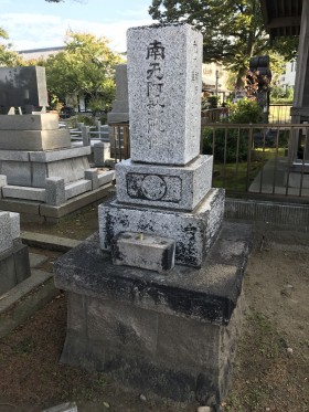 墓石のクリーニング前